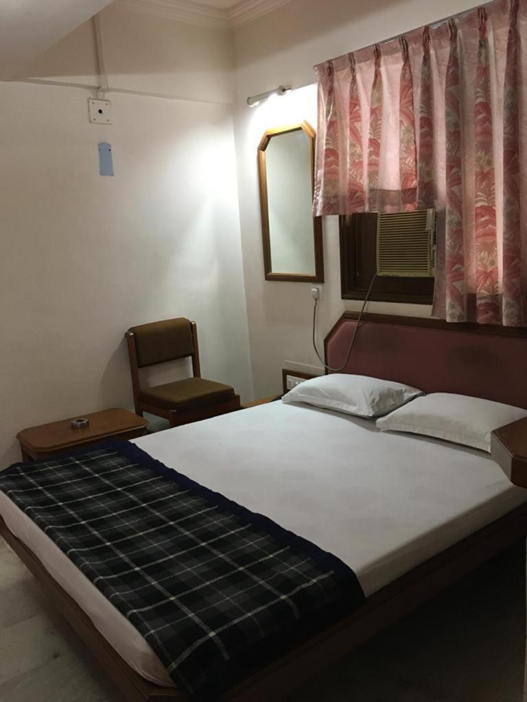 Hotel Grg Vadodara Exterior photo
