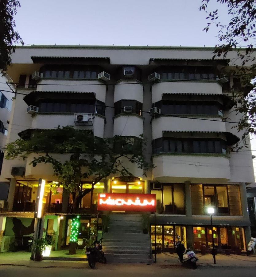 Hotel Grg Vadodara Exterior photo