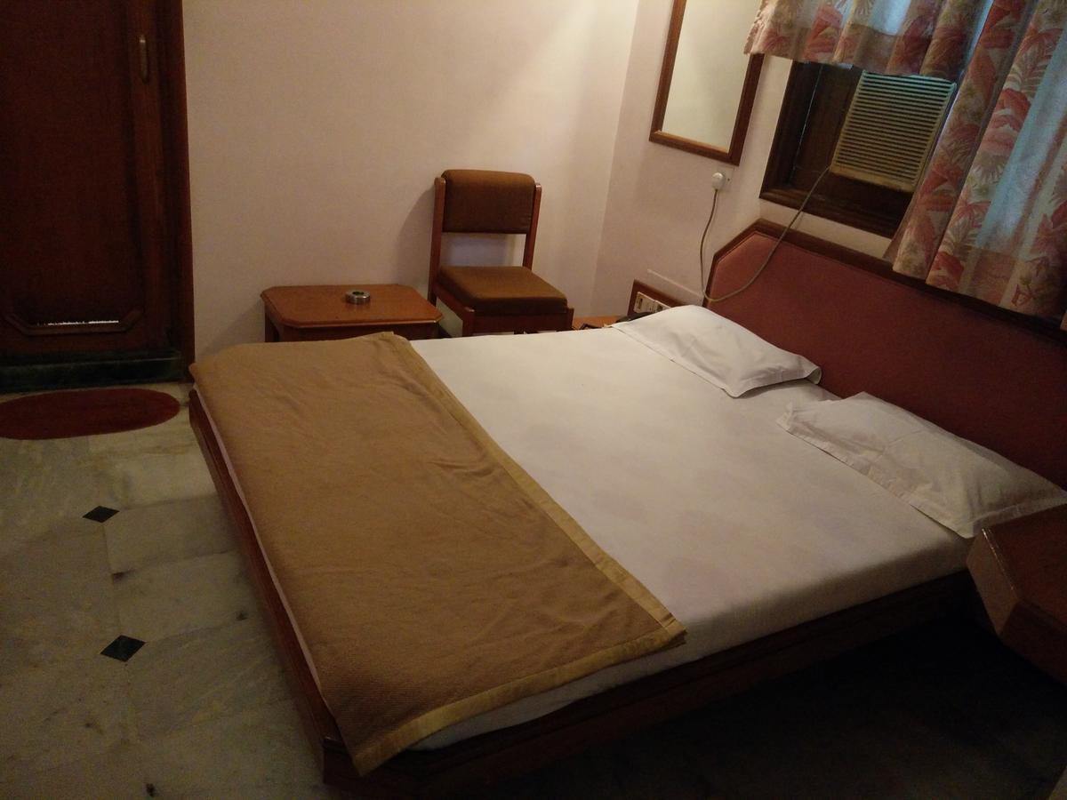 Hotel Grg Vadodara Exterior photo